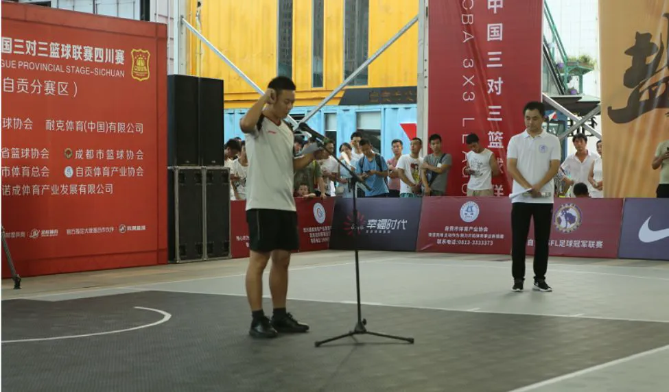 如何通过战术板改善篮球比赛中的防守策略_1